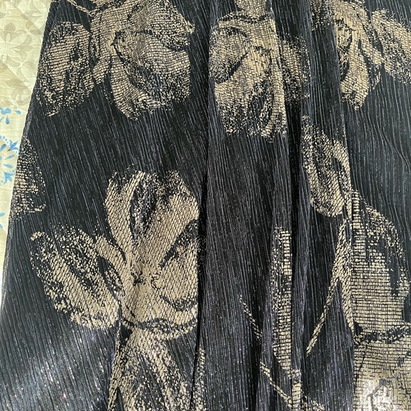 Betsy & Adam, Gun Metal Foil Print, Flutter Sleeve, Long Gown Size 12 - Picture 9 of 16